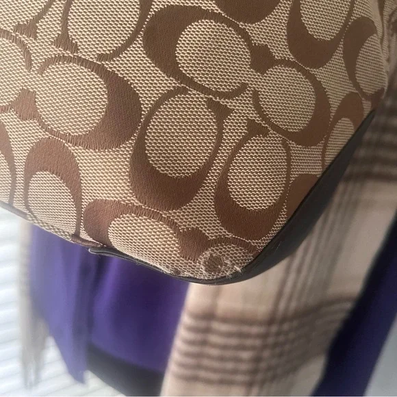 COACH, Signature C Brown and Tan shoulder/tote bag - Picture 14 of 17